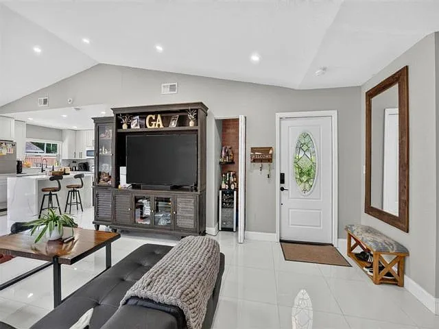 8131 NW 44th Ct — Photo 4