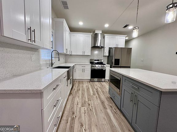 5th image of 942 Parsons St SW