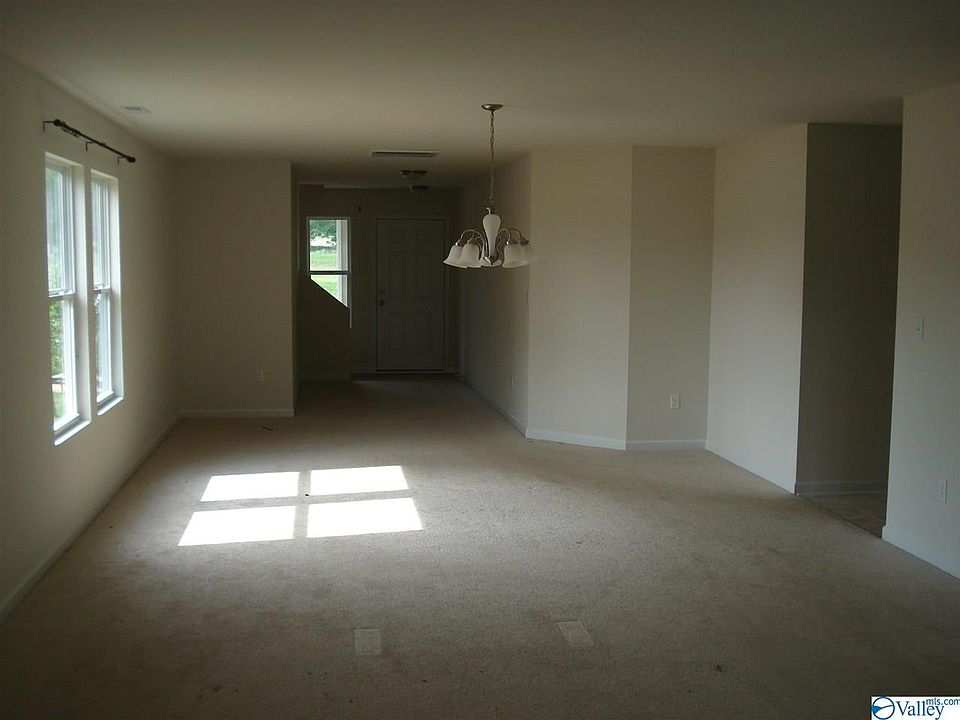 2nd image of 104 Whitestone Dr NE