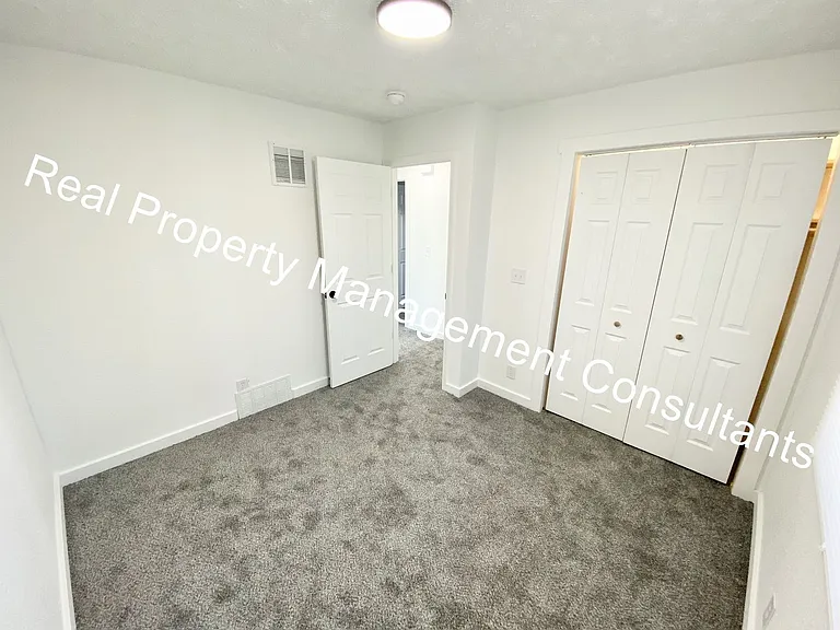 2201 Twin Oaks Dr — Photo 6