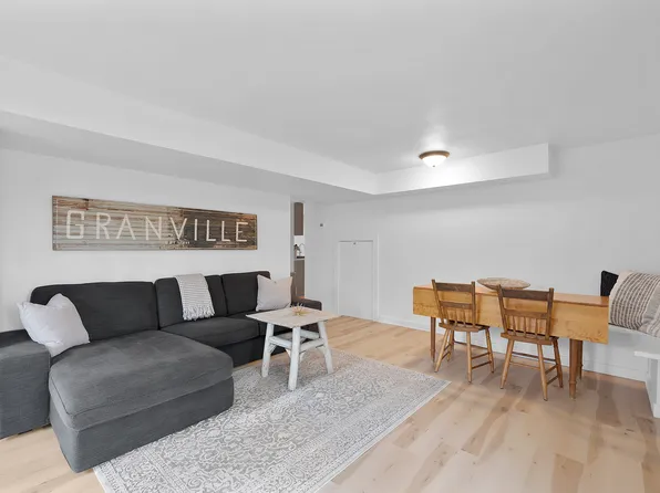 208 Beechwood Dr, Granville, OH 43023