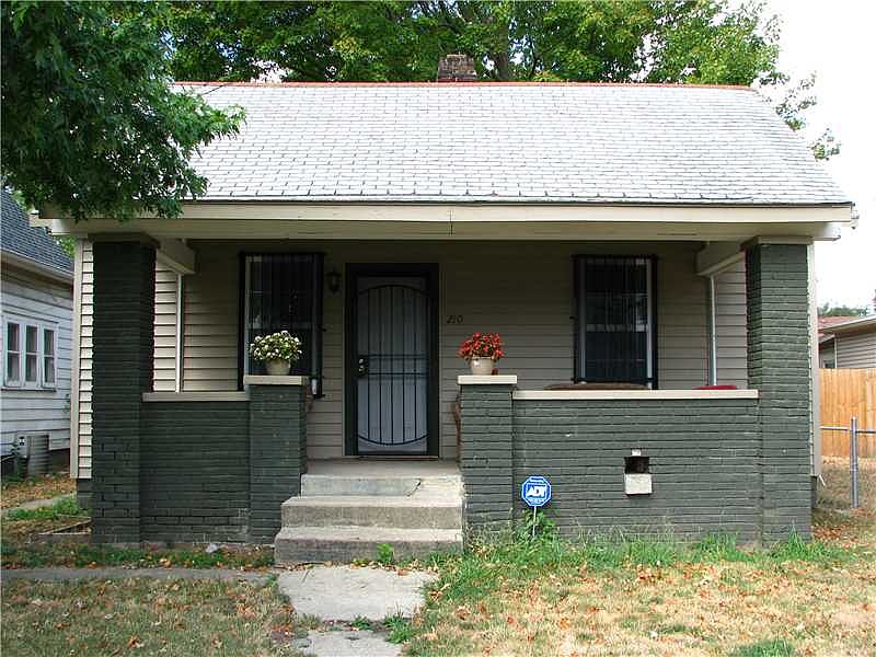 1st image of 210 N Sheffield Ave