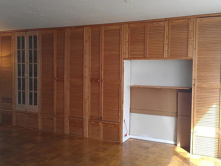 Wall to wall closet