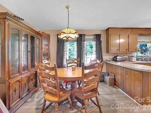 3rd image of 5301 Dellinger Cir