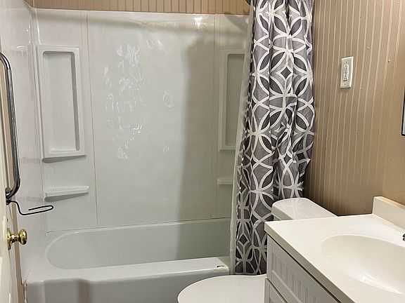 5th image of 3534 Vernon Ave