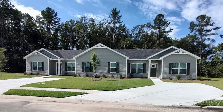 3 bed, 2.0 bath, 1298 sqft, $1,700 — Photo 1