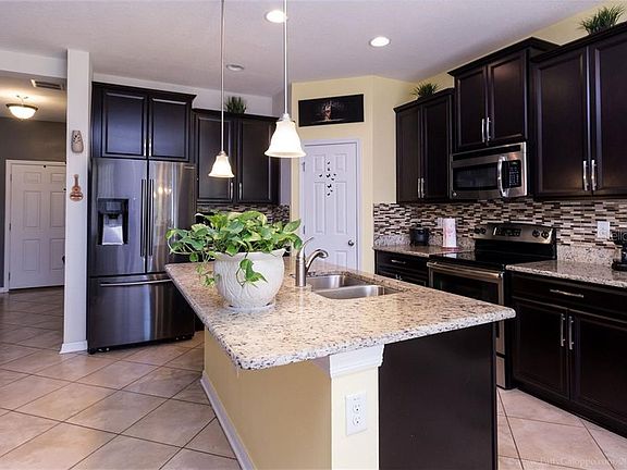 3rd image of 154 Lake Davenport Cir