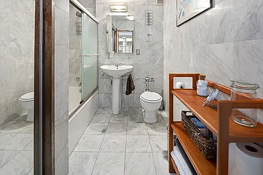 Rented by R New York