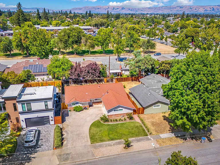 4623 Borina Dr — Photo 35