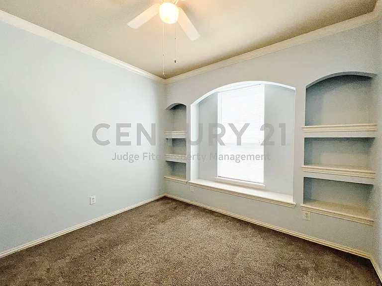 552 Kerry St — Photo 10