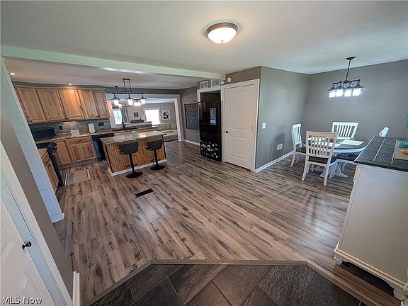5th image of 3032 Bell Wick Rd