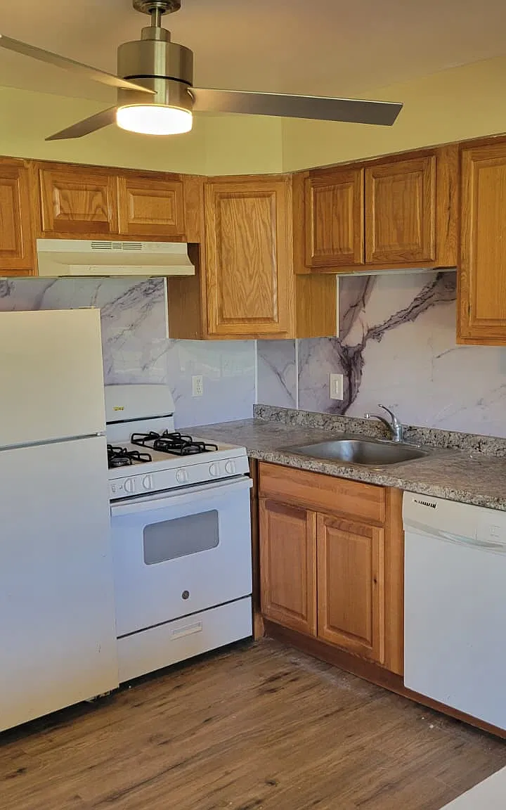 451 Fox Hills Dr S — Photo 4