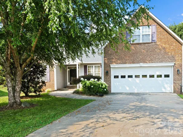 412 Silo Dr, Asheville, NC 28806