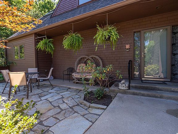 5th image of 1321 Raintree Pl