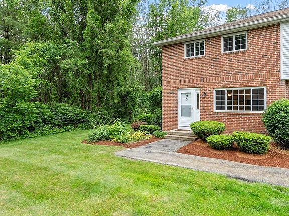 3rd image of 9 Oakridge Drive