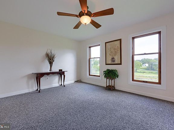 3rd image of 480 Dietz Rd