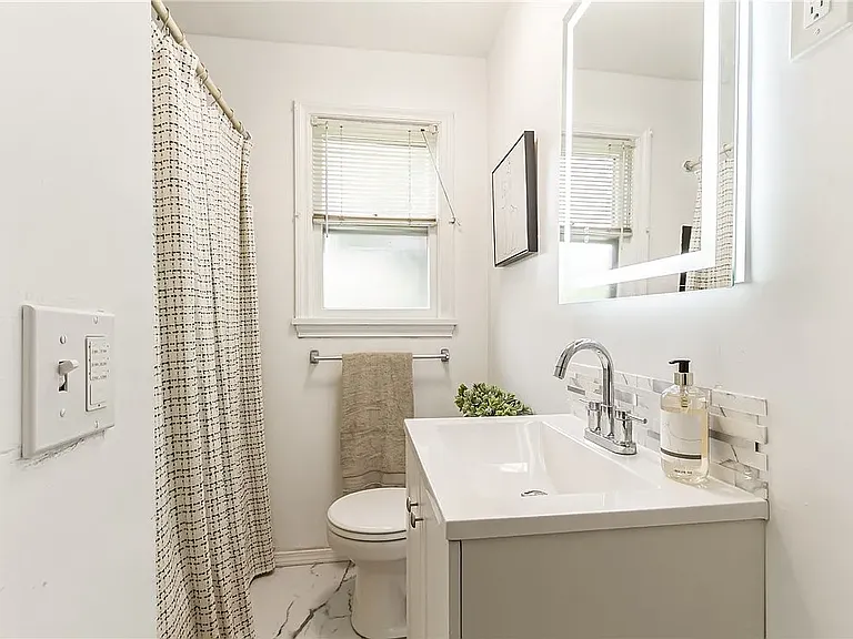 105 Southview Ter — Photo 2