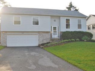 917 Ohio Ct, Carol Stream, IL 60188