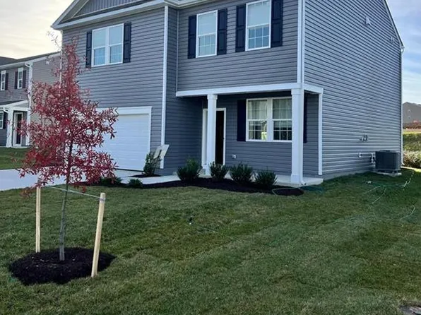 215 Saber Dr, Charles Town, WV