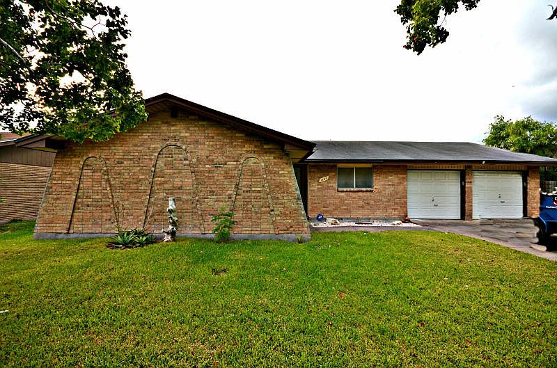 1st image of 1629 E Manor Dr