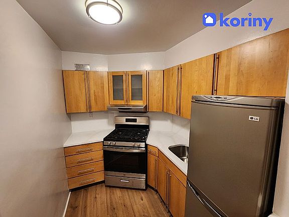 3rd image of 5505 Woodside Ave APT 221