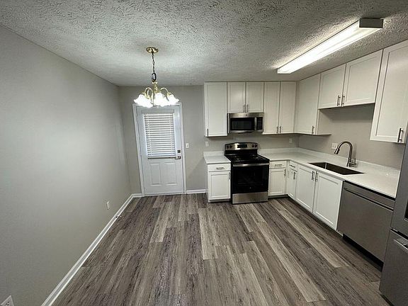 4th image of 300 Carver Dr #7