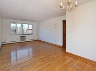 268 Grove St APT 5, Auburndale, MA 02466
