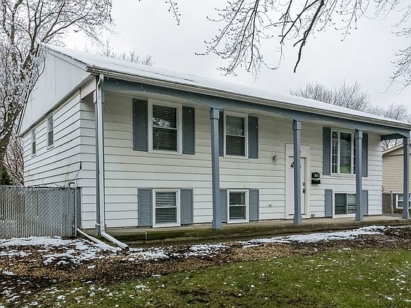 3rd image of 410 E Maple Dr