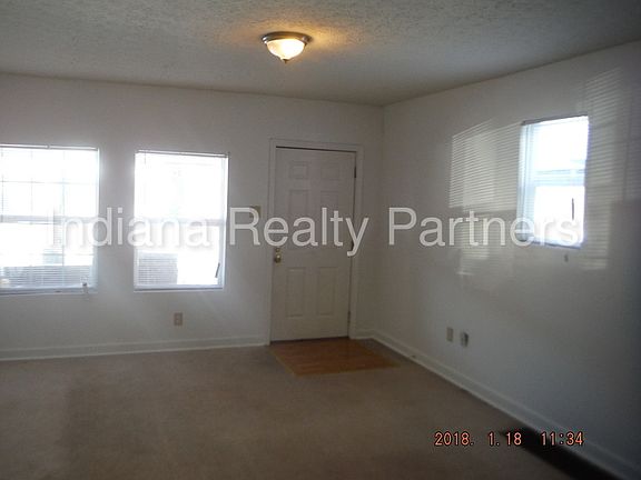 2nd image of 1131 N Lasalle St