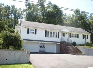 25 Oak Ter, Dracut, MA 01826