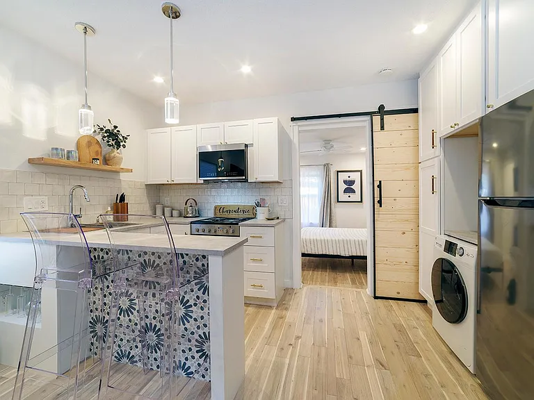133 E Muriel St — Photo 2