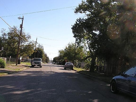 3rd image of 1712 El Paso St
