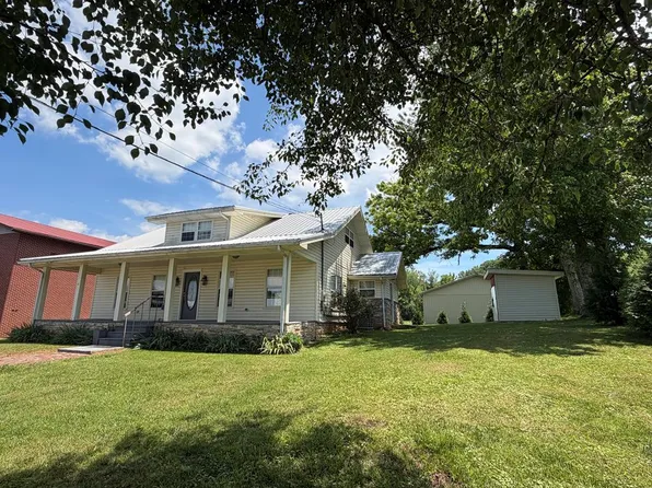 17 Town Square Rd, Morganton, GA 30560