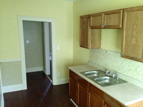 3rd image of 15204 Lucknow Ave #4