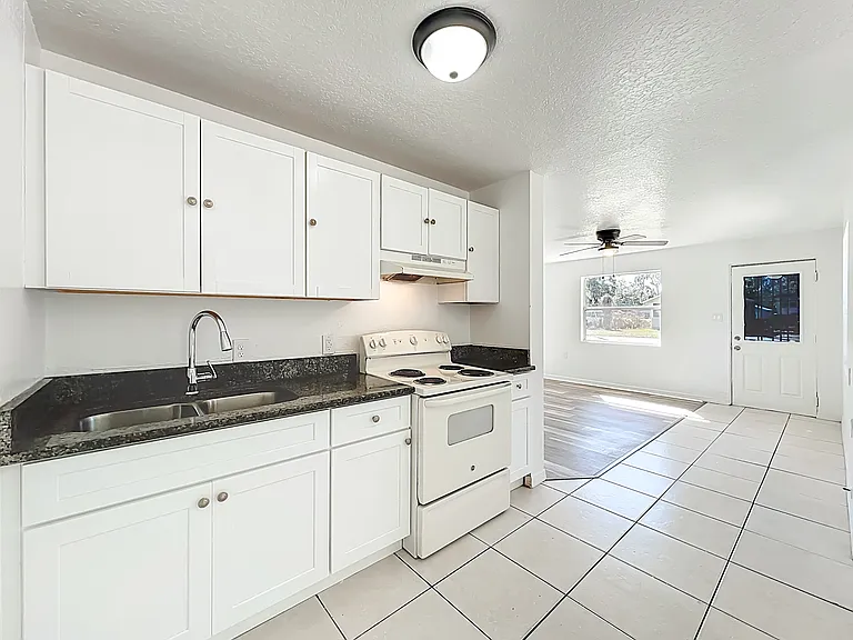 301 E Atwater Ave — Photo 7