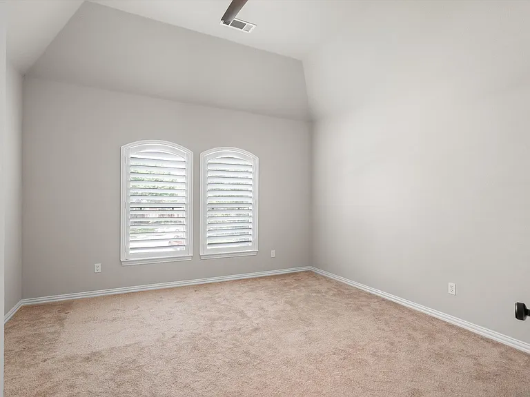 703 Verdun Ct — Photo 32