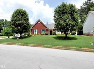 555 Ambur Lake Dr, Lawrenceville, GA 30043