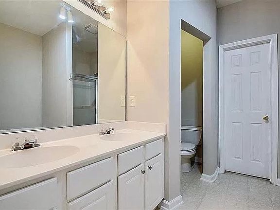 4th image of 335 Saint Claire Dr