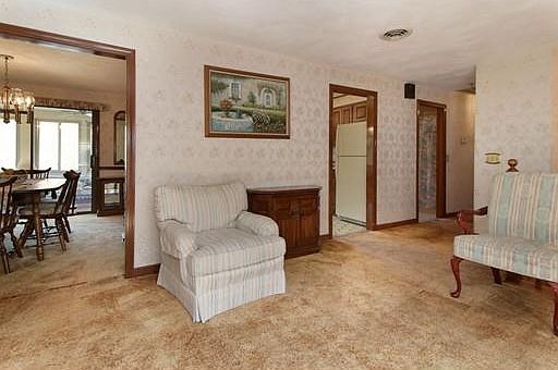 5th image of 41 Evergreen Ave