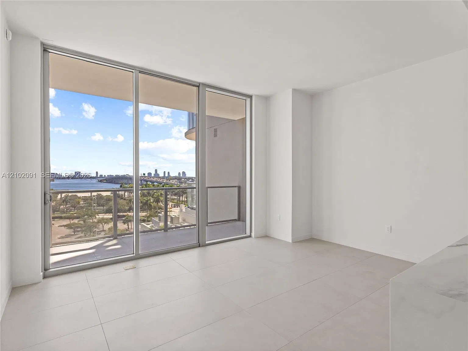 1 bed, 2.0 bath, 1060 sqft, $5,600 — Photo 4