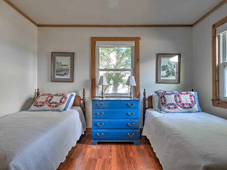 21 E Beach Dr — Photo 23