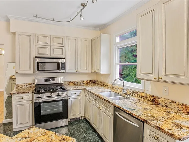 16 Ancient Oak Ct NE — Photo 15