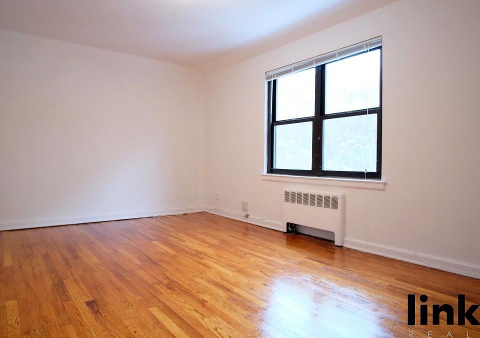 2nd image of 365 Park View Ave APT 2