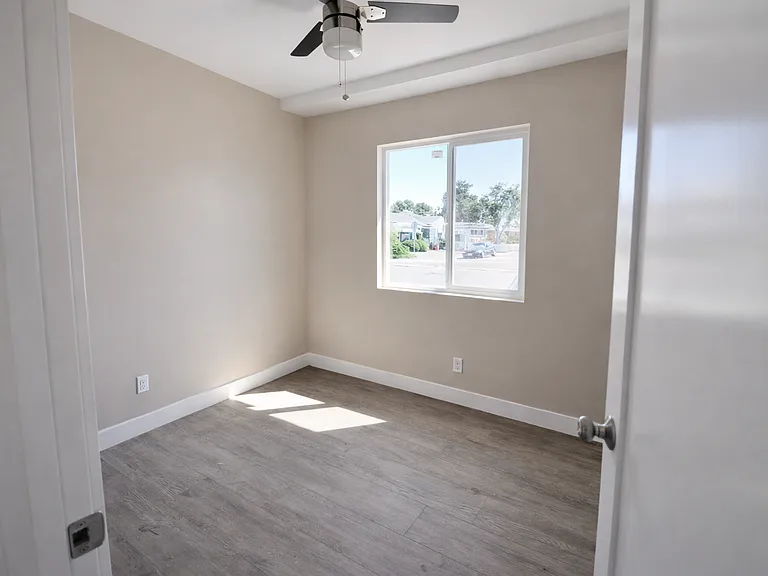 5056 Rockford Dr — Photo 5