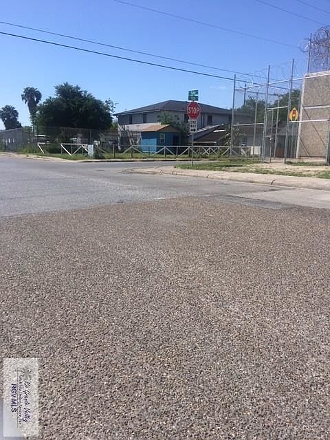 2nd image of 1204 E Tyler St