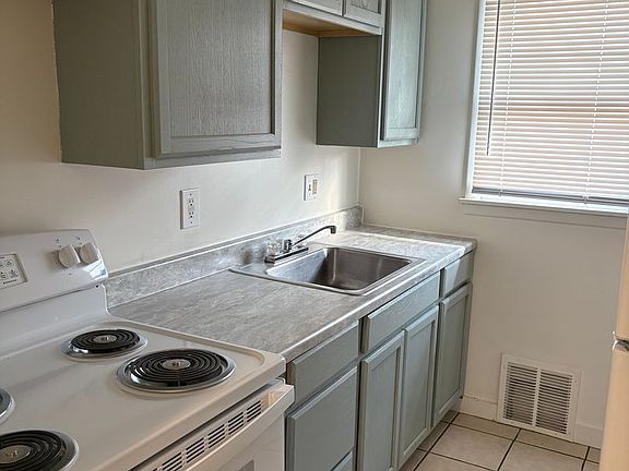 4th image of 4407 E Linwood Blvd