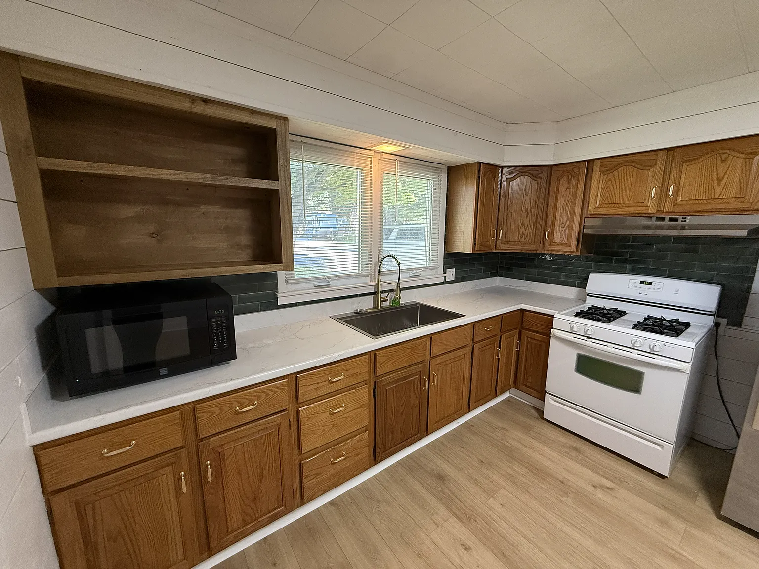 2 bed, 988 sqft, $1,350 — Photo 4