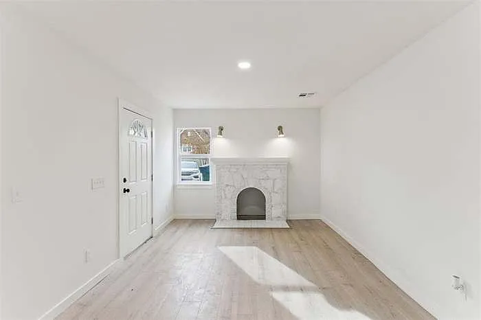 1 bed, 746 sqft, $1,200 — Photo 3