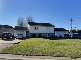 337 Wintergreen Dr, Omro, WI 54963