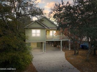 104 NE 26th St, Oak Island, NC 28465
